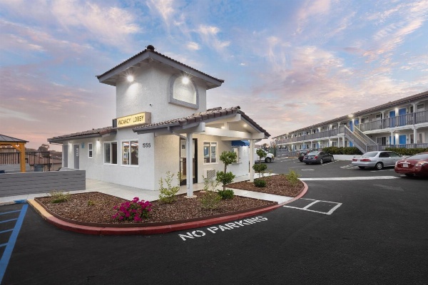Days Inn by Wyndham Arroyo Grande Pismo Beach image 4