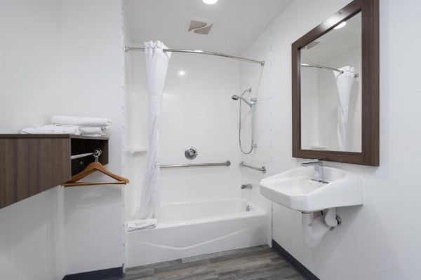 Days Inn by Wyndham Arroyo Grande Pismo Beach image 9